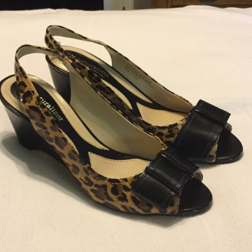 Naturalizer leopard bowed shoes! Exciting! *New*